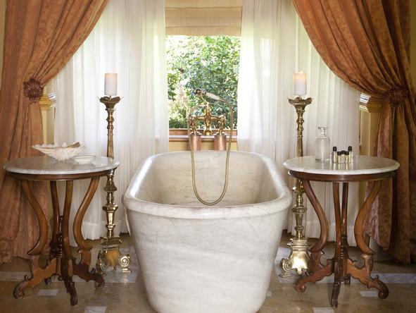Hartford House - Bathroom 
